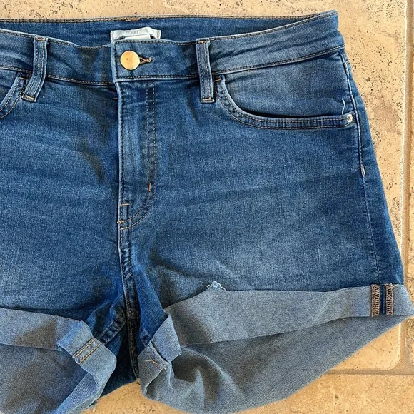 Like new jean shorts from H&M - Picture 5 of 9